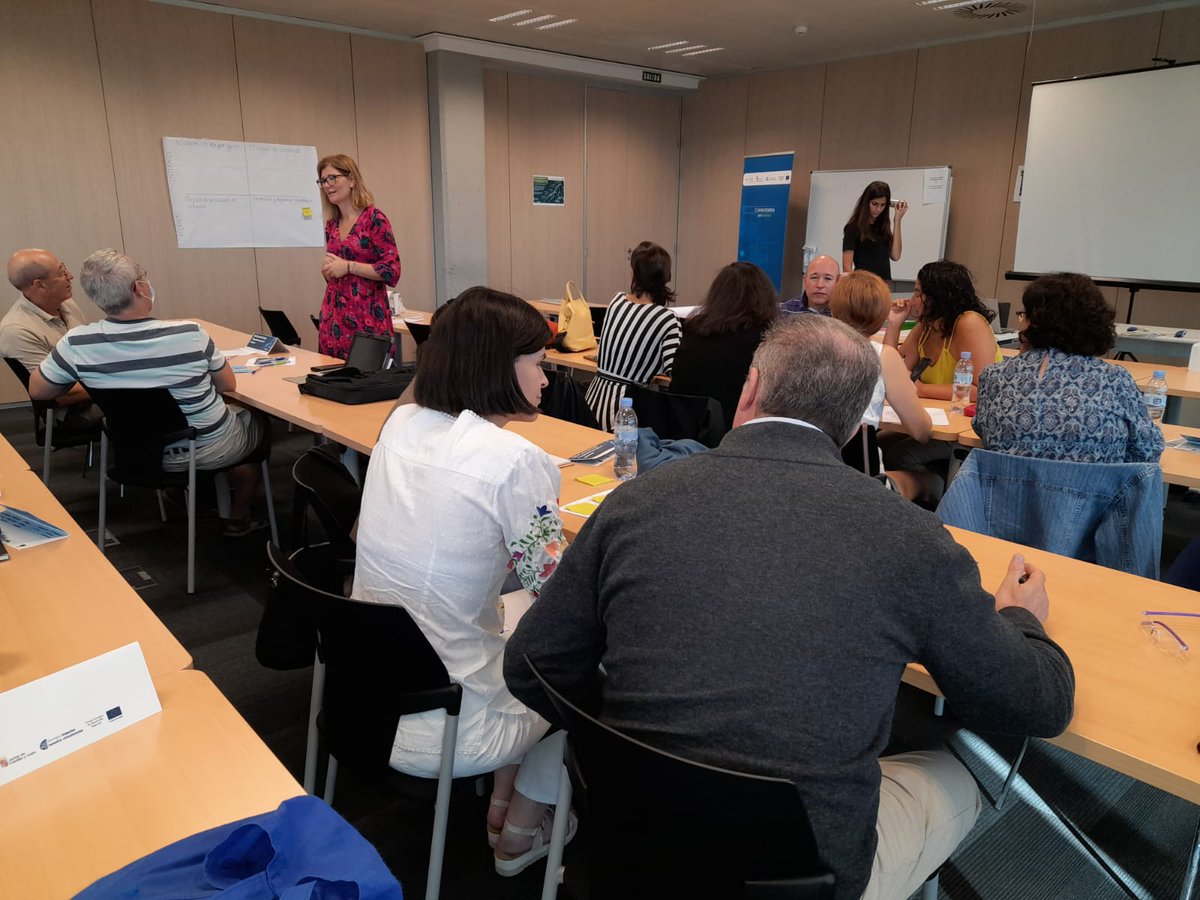 empresasjcyl's tweet photo. #InnovaciónJCYL
Continuamos la formación en compra pública de innovación con administraciones públicas de Castilla y León. Hoy dinámica de grupo ¡aprender practicando! 
#CPI #Escalacpi #Federal
Conoce más sobre CPI https://t.co/aXNCL2p2pn https://t.co/Bl5BKQrBHX