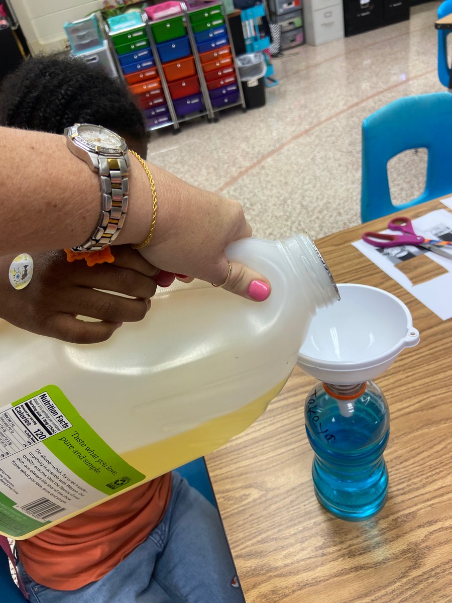 SpookTacoma's tweet photo. I can’t believe the year has been moving so quickly!! We have done some really exciting things! Researching the 5 layers of the ocean took all month!! But it was awesome taking our time and becoming experts!! We finished our unit today with oceans in a bottle! https://t.co/3Lp957A1Yt
