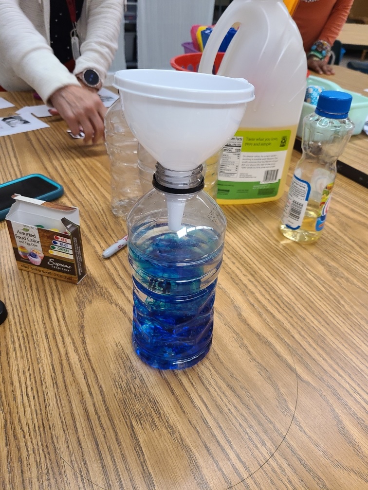 SpookTacoma's tweet photo. I can’t believe the year has been moving so quickly!! We have done some really exciting things! Researching the 5 layers of the ocean took all month!! But it was awesome taking our time and becoming experts!! We finished our unit today with oceans in a bottle! https://t.co/3Lp957A1Yt