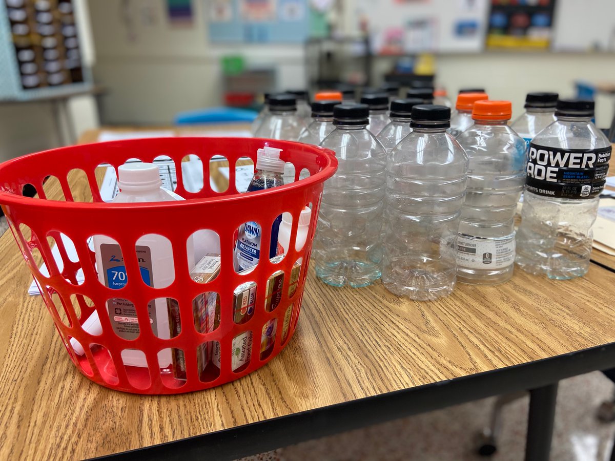 SpookTacoma's tweet photo. I can’t believe the year has been moving so quickly!! We have done some really exciting things! Researching the 5 layers of the ocean took all month!! But it was awesome taking our time and becoming experts!! We finished our unit today with oceans in a bottle! https://t.co/3Lp957A1Yt
