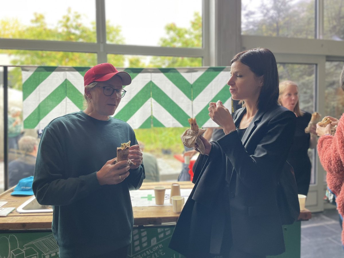 kadowaki_kozo's tweet image. さっそく使われる屋台。