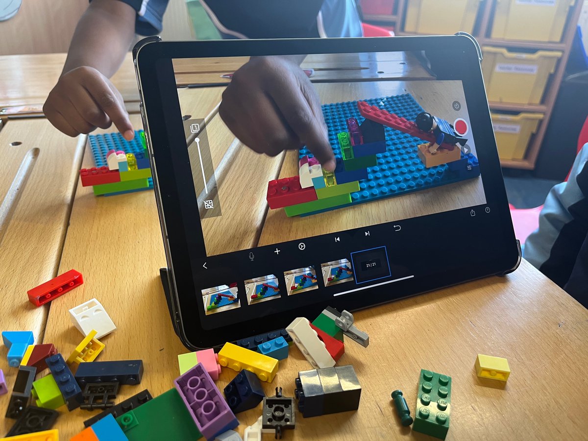 StBernardsPrep's tweet photo. We are delighted to invite @3discovery into St Bernard’s Prep for lots of exciting activities to support their computing curriculum. Year 3 have been creating their own animation! 

#STEAM #3discovery #computing #excitinglessons #futureanimators  #legoanimation #stbernardsprep https://t.co/NMPHGEqCwY