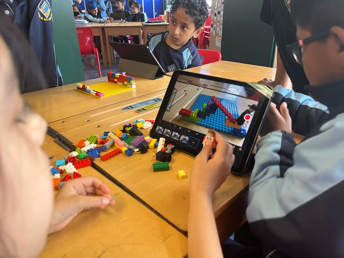 StBernardsPrep's tweet photo. We are delighted to invite @3discovery into St Bernard’s Prep for lots of exciting activities to support their computing curriculum. Year 3 have been creating their own animation! 

#STEAM #3discovery #computing #excitinglessons #futureanimators  #legoanimation #stbernardsprep https://t.co/NMPHGEqCwY