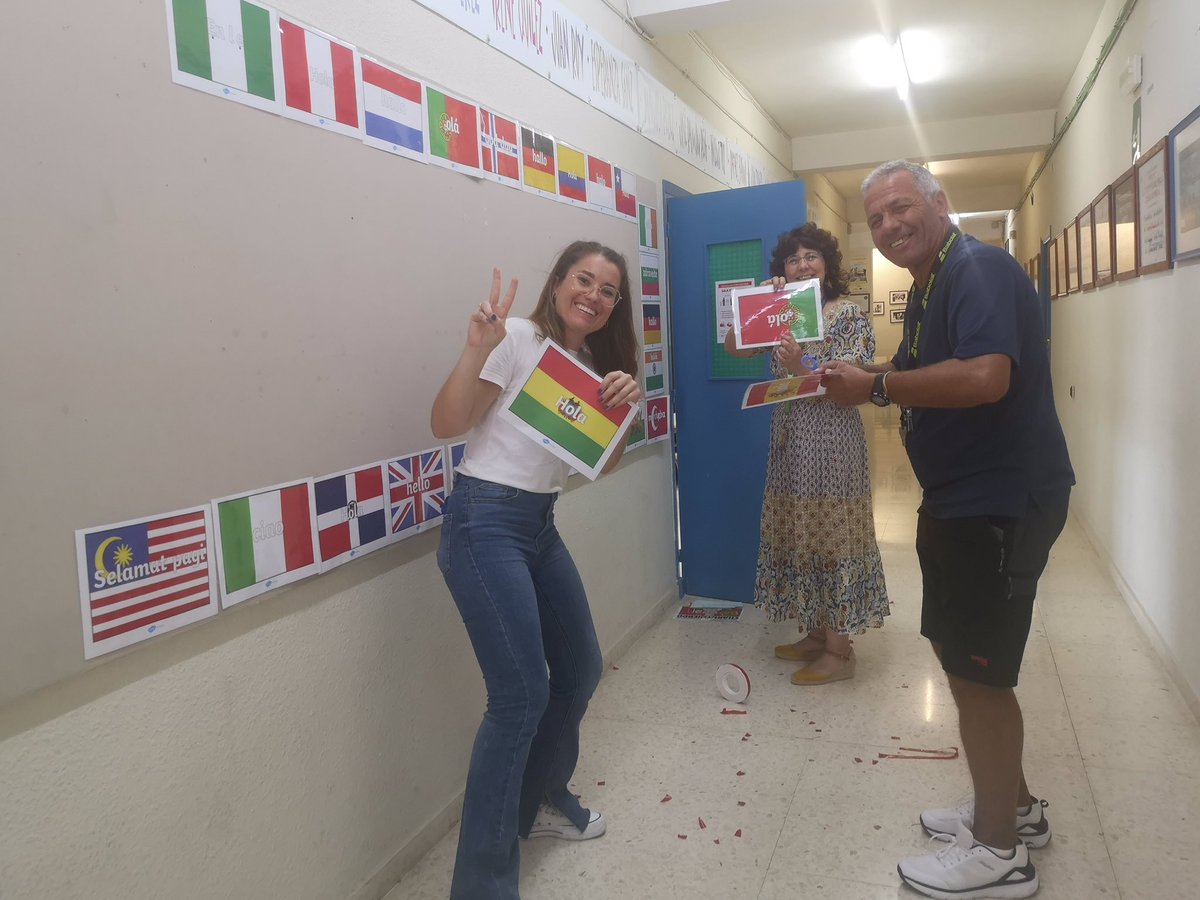 BerlangaKa101's tweet photo. Se acerca el Día europeo de las lenguas y en el IES Berlanga ya estamos preparándonos para celebrarlo con la creación de un gran panel multilingüe que reúna nuestras palabras favoritas en lengua extranjera #berlangaka101 @IESBerlanga1 @sepiegob @SaraFLE3 #diaeuropeodelaslenguas https://t.co/4isOaZUfcT
