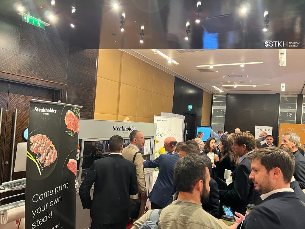 stkhfoods's tweet photo. A lot of people have already stopped by our booth (#12) to print their own personalized steak at the #FutureFoodTech Conference in London that started today.
You can also experience it: https://t.co/p0QFDO1in1
#Culturedmeat #cultivatedmeat #PrintedMeat #3Dbioprinting #STKH https://t.co/CugnVFXY4X