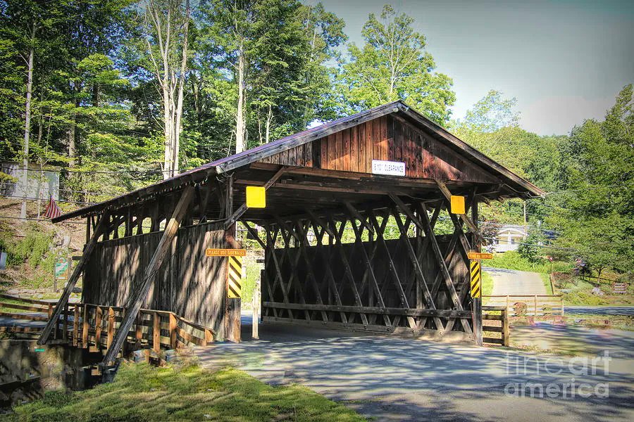 ibgbeauty's tweet photo. https://t.co/3fTrk2JEox #BuyIntoArt #CatskillMountains #coveredbridge #bridge #ChestnutCreek #pedestrians #Neversink https://t.co/a9mk1lmW4H