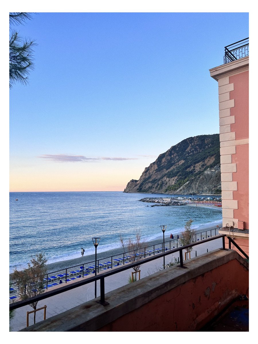michellefsharp's tweet photo. our last couple days in Cinque Terre 💛 https://t.co/U75xcr792R
