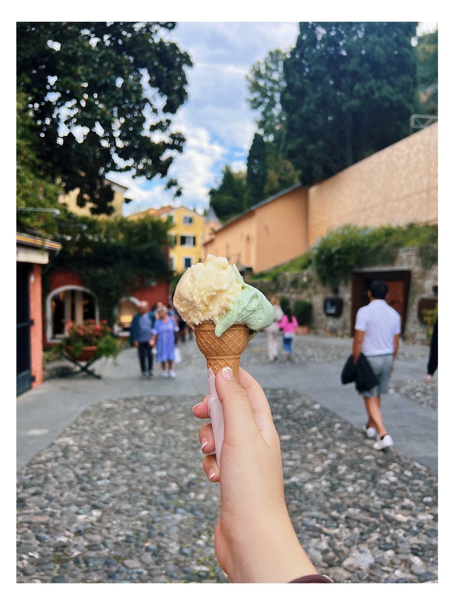 michellefsharp's tweet photo. our last couple days in Cinque Terre 💛 https://t.co/U75xcr792R
