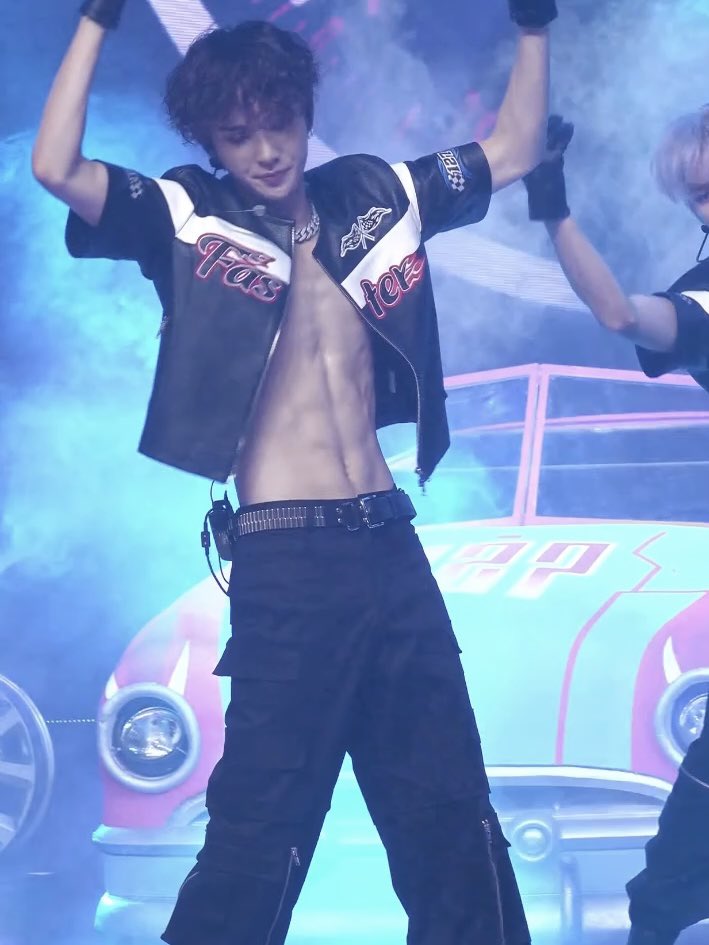 jwooshiluvr's tweet photo. KIM JUNGWOO. THAT’S THE TWEET. https://t.co/p8dKUganp2