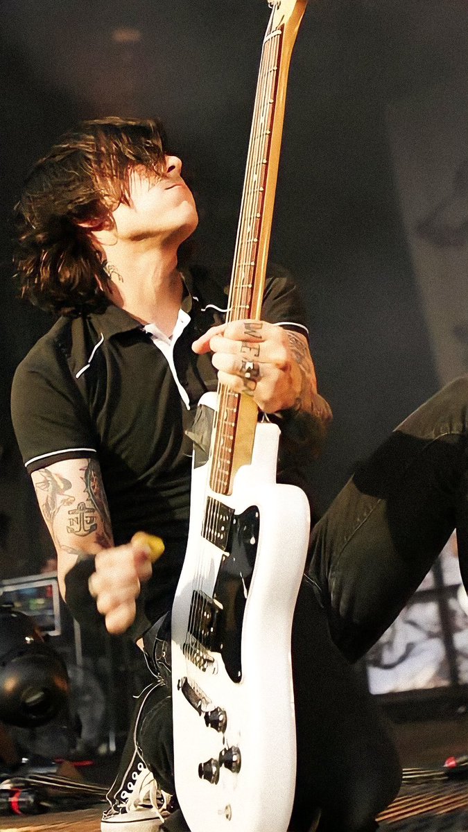 ventricletaste's tweet image. these are 15 years apart