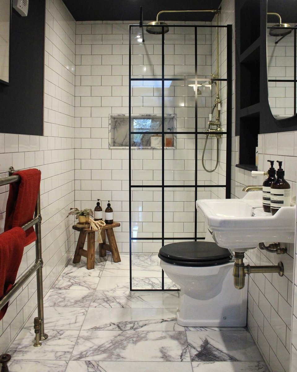 BigBathroomShop's tweet photo. Let's just take a moment to obsess over this bathroom space; dramatic, stylish, and everything we want a bathroom to be.⁠
⁠
📸@fortheloveofhaus⁠ https://t.co/OMIGln4Dnu