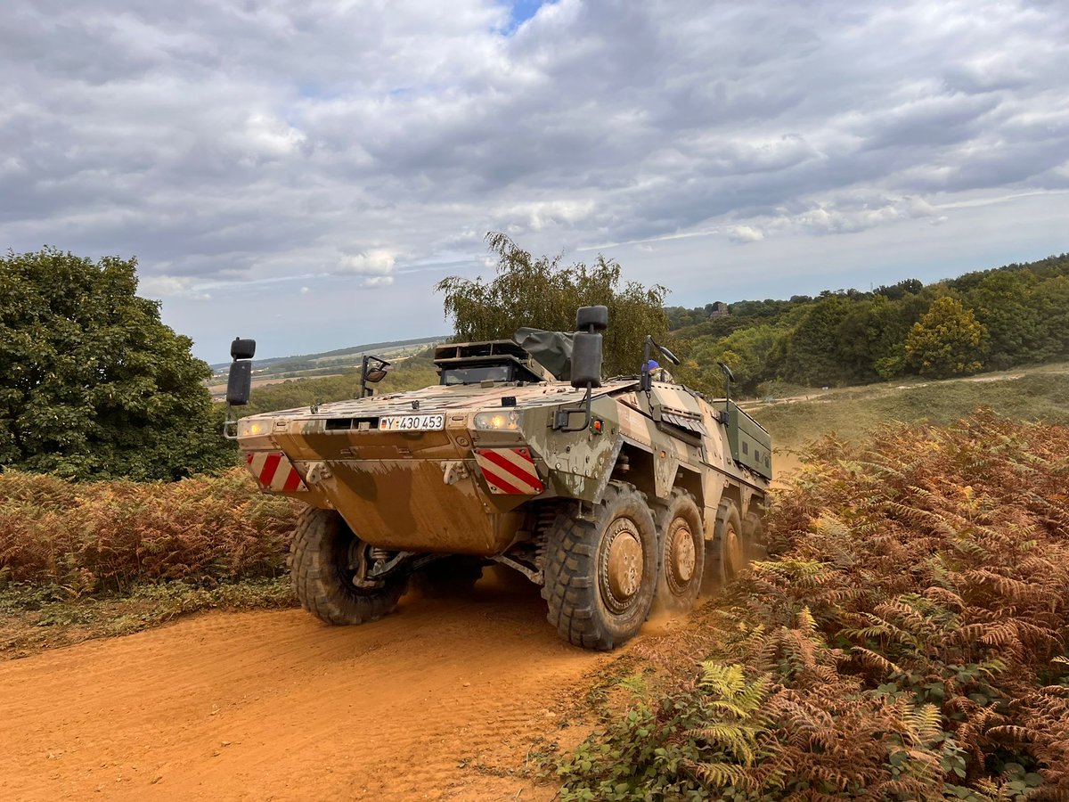 ArmyCGS's tweet photo. Informed by the lessons of Ukraine and harnessing emerging technology, the Army is modernising to meet threats and create opportunities for the UK. Yesterday's vehicle demonstration highlighted the potential of the burgeoning partnership between the Army and UK industry. #DVD22 https://t.co/WDDKxOy15B