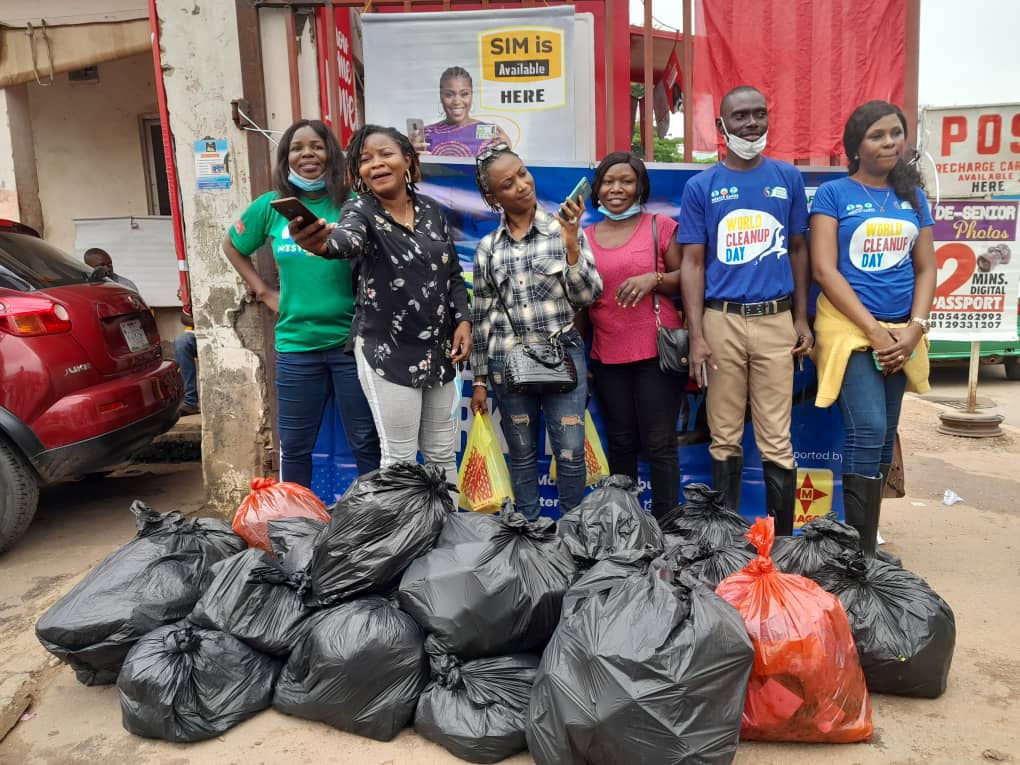 aciabuja's tweet photo. @aciabuja commemorating World Cleanup Day at Utako Market in Abuja. 

Thanks to our amazing volunteers for doing justice to the green work 

#ClimateEmergency #WorldCleanupDay @acinigeria @ecobravouk @LuvSustainables #ClimateAction https://t.co/rpVNCc4KAg