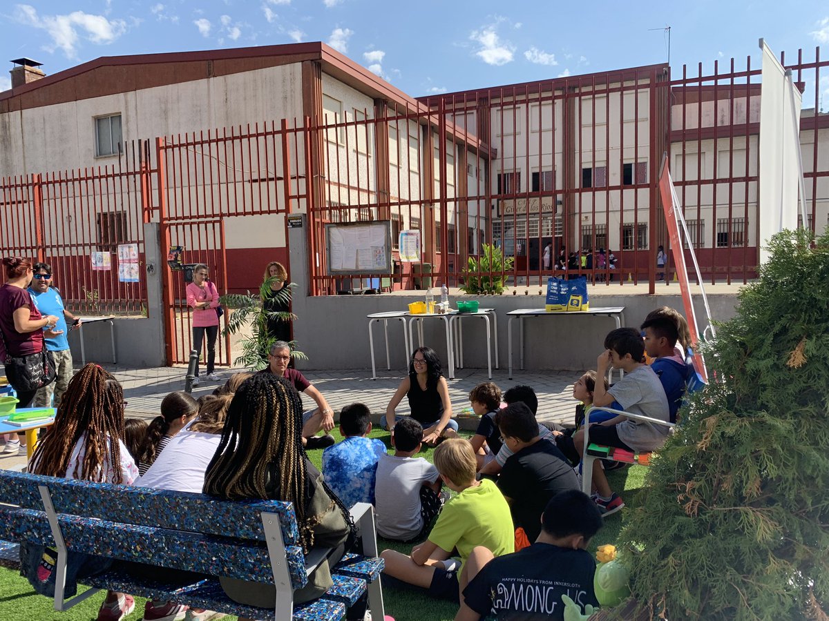 CPGINER_FUENLA's tweet photo. Parking day, reflexionando sobre la movilidad sostenible. Gracias @AytoFuenlabrada @PINEL_F seguimos trabajando en @SOSOLVER1 @sepiegob https://t.co/0ZRP14aZt8