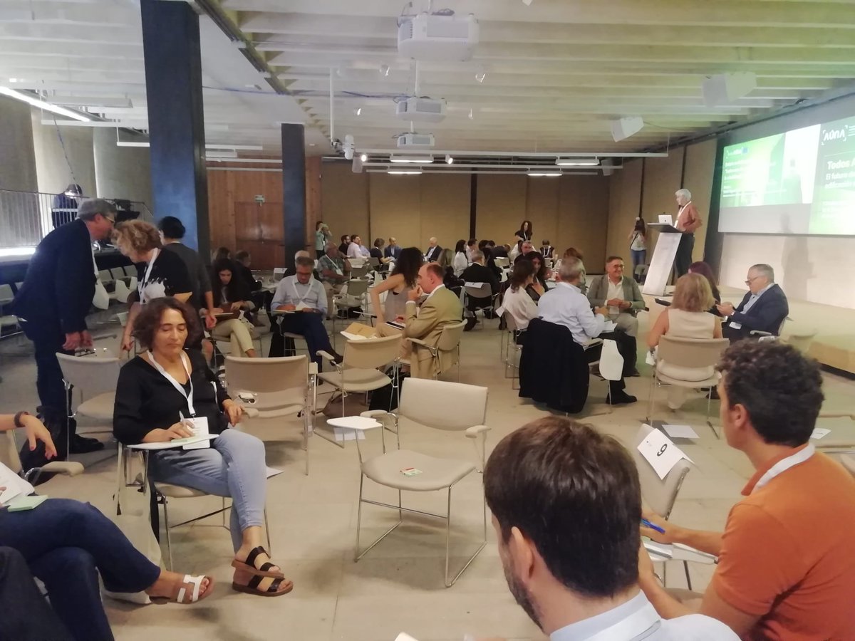 aunaforum's tweet photo. #AUNAFORUM: Llega uno de los momentos álgidos de nuestra Cumbre. Vamos a intercambiar opiniones y sensaciones sobre la #rehabilitacion.Os toca trabajar, participantes!😀 https://t.co/pdPLpH4Kwk