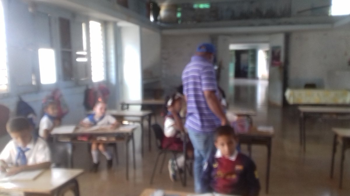 AyardeMileidis's tweet photo. Intercambio con estudiantes y trabajadores de la escuela Reinaldo Aleman.
#CodigoSi 
#Matanzas
#JovellanosEnvictoria https://t.co/PS5fI6nTtw