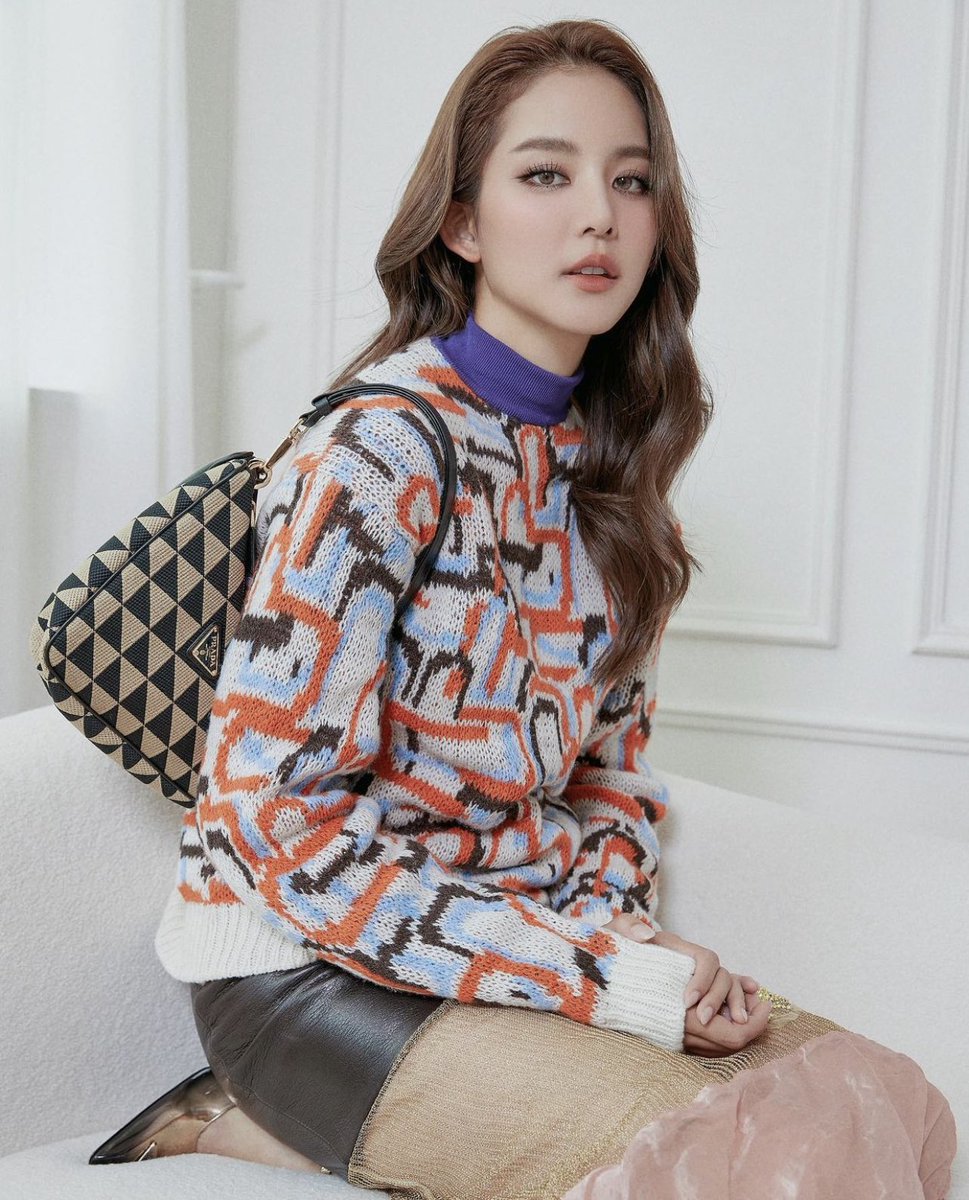mintmag_th's tweet photo. ผ่านทุกช่องทางโซเชียลมีเดียของ @Prada และ https://t.co/klHkVf8KMD 💚

#Prada #PradaSymbole
#PradaTriangle
#MintMagTH https://t.co/lB6TOzbnWx