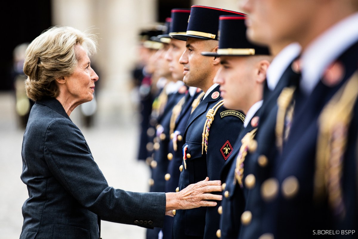 PompiersParis's tweet image. #JeudiPhoto I &quot; Chaque 18 septembre, les sapeurs-pompiers de Paris célèbrent l’anniversaire de la création du premier bataillon en 1811.
Lors de cette journée particulière, se succèdent différentes commémorations avec en point d’orgue, la cérémonie à l’Hôtel des Invalides. &quot;