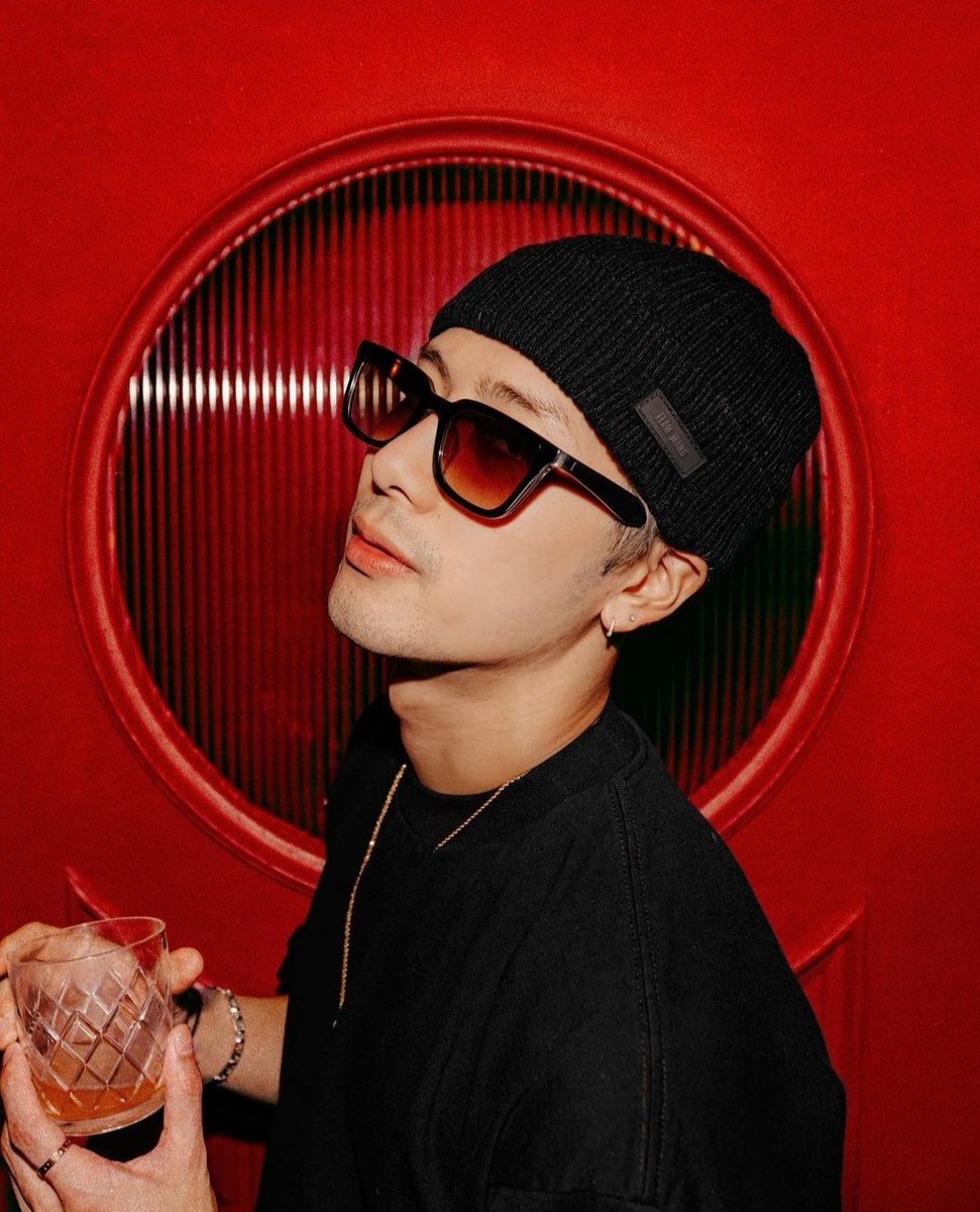 sneakyseunie's tweet photo. jackson wang 💋 https://t.co/M5My4fUsHv