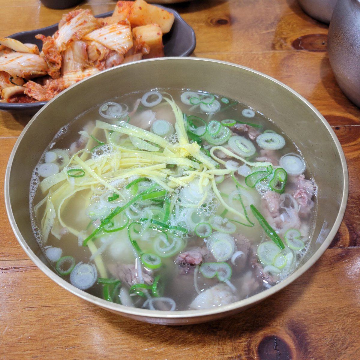 hanshokuka_sako's tweet photo. 📍ソウル・南大門

「금성관 나주곰탕」
🍴나주곰탕

📝昼は行列必須！ほどよく塩味がきいたコムタンとキムチ、イカの塩辛が絶品🦑😋

🚃④号線회현(フェヒョン)駅7番出口から徒歩8分
🚕서울 중구 남대문로 29 청남빌딩

#韓国旅行 #韓国グルメ #コムタン #韓食家_sako https://t.co/MkhrE4CCG4