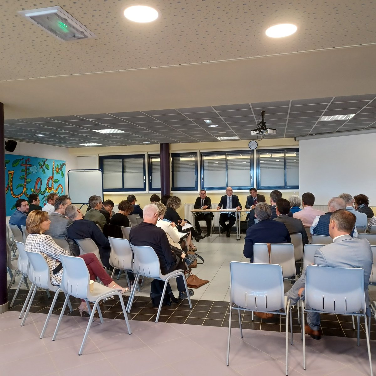Unsa_Educ64's tweet photo. AG du SNPDEN 64 en présence de Xavier YVART et Nicolas BONNET : actualités, bilan de rentrée, élections professionnelles....
L'Unsa, votre alliée au quotidien! https://t.co/Ts2hYujOKK