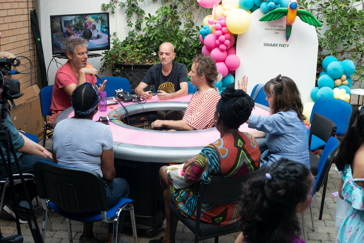 thefeelgoodcomm's tweet photo. *Appreciation Post*
We actually met @the_peoplespeak by accident on a walk about in Hackney and was really intrigued by there approach in giving the community a voice. They were at our Summer Party and everybody loved it.
#community #thepeoplespeak #hackney https://t.co/k4f9e0slJB