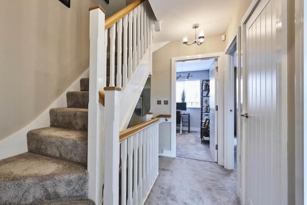 MyMoveTracker's tweet photo. 🛏️ 4 bedrooms
💷 £517,000
📌 Copthorne, West Sussex, RH10
🔑Marketed by @stmodwenhomes

Spaced over three floors, this 4 bedroom home has everything you need. It features an open-plan layout, which includes a separate laundry and cloakroom.
.
.
#buying #forsale ⁠#finance #home https://t.co/g5jJpLf2sX