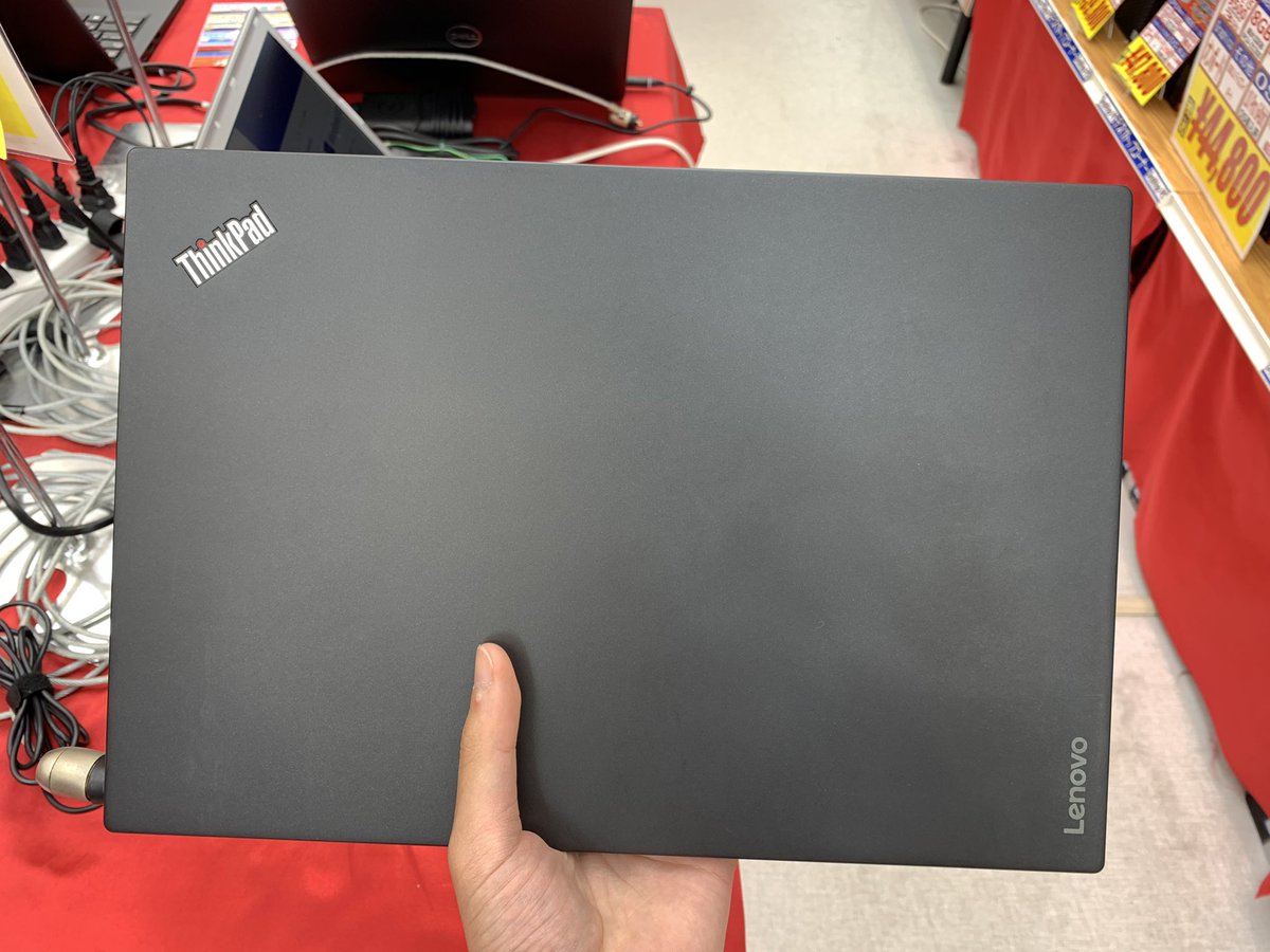 PCcomfullAKB4's tweet photo. 今週の秋葉原4号店限定セール！
【ThinkPad T460s】
小さすぎず、大きすぎない14インチ液晶搭載のT460s！結構うすくてカバンにすっぽり🧳
ストレージはもりもり512GB入り🍚安心の大容量です🤗
さらに、IPSのFullHD液晶搭載✨発色キレイ&amp;広視野角👀

在庫は7台！
#Lenovo #ThinkPad #T460s https://t.co/rU088P0Ywk
