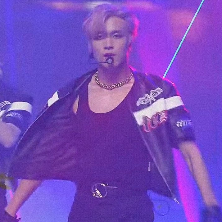 MHKLOOKS's tweet photo. oh my god https://t.co/E4IluebZ9M