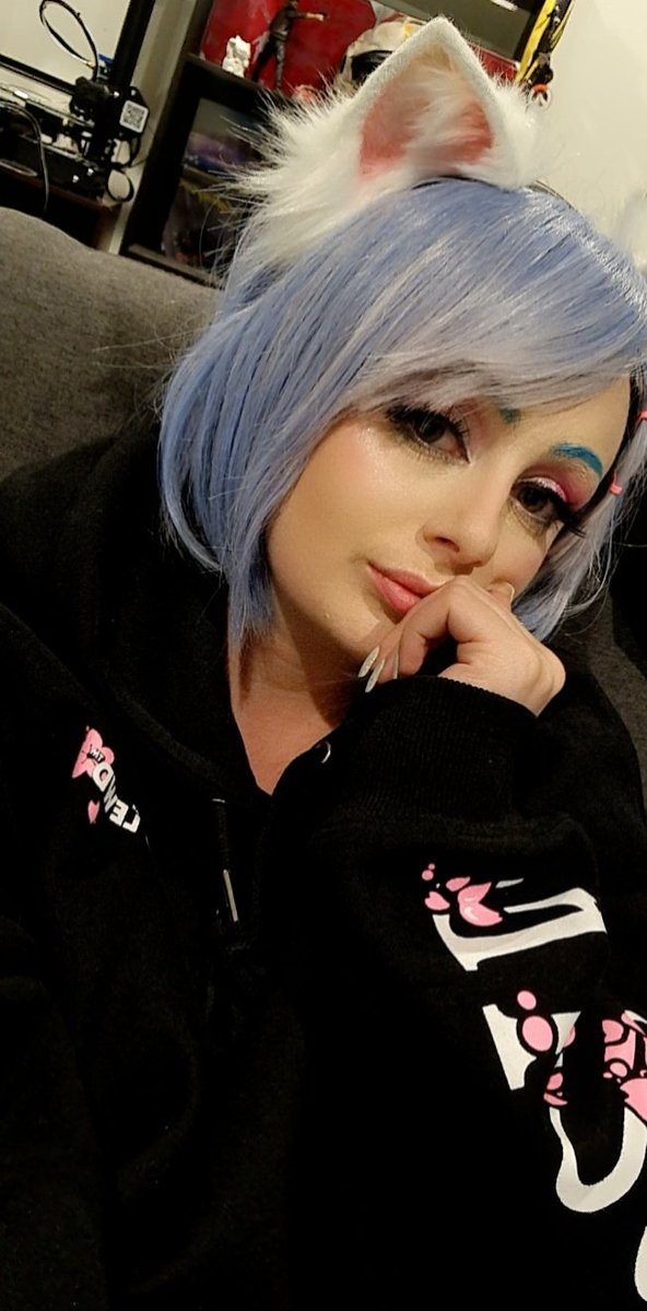 ZeldaGirl24x7's tweet photo. Finally got my hands on a #LivingLewd Hoodie at @crx_aus ๐ธ๐ https://t.co/iU4OfOAafq