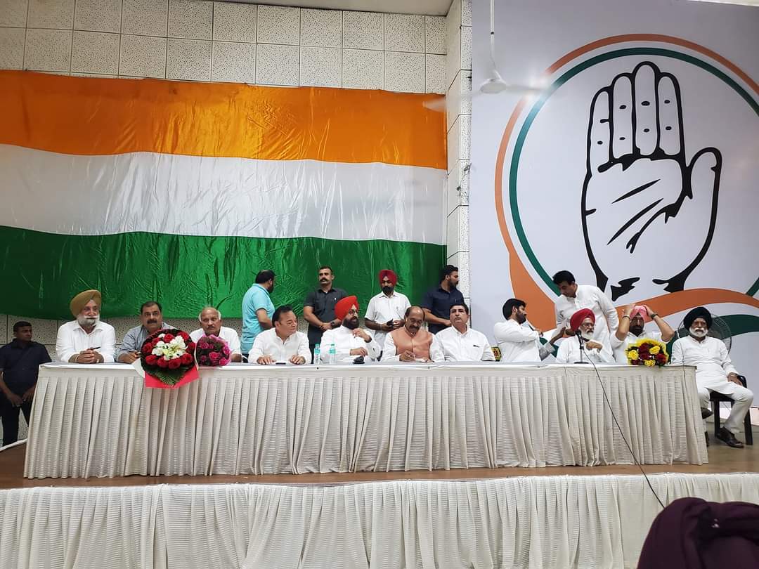SaritaS31378932's tweet photo. Meeting of #PPCC #Deligates
@RahulGandhi @kcvenugopalmp
@RajaBrar_INC @MukulWasnik
@priyankagandhi https://t.co/OPkuFNKNMl
