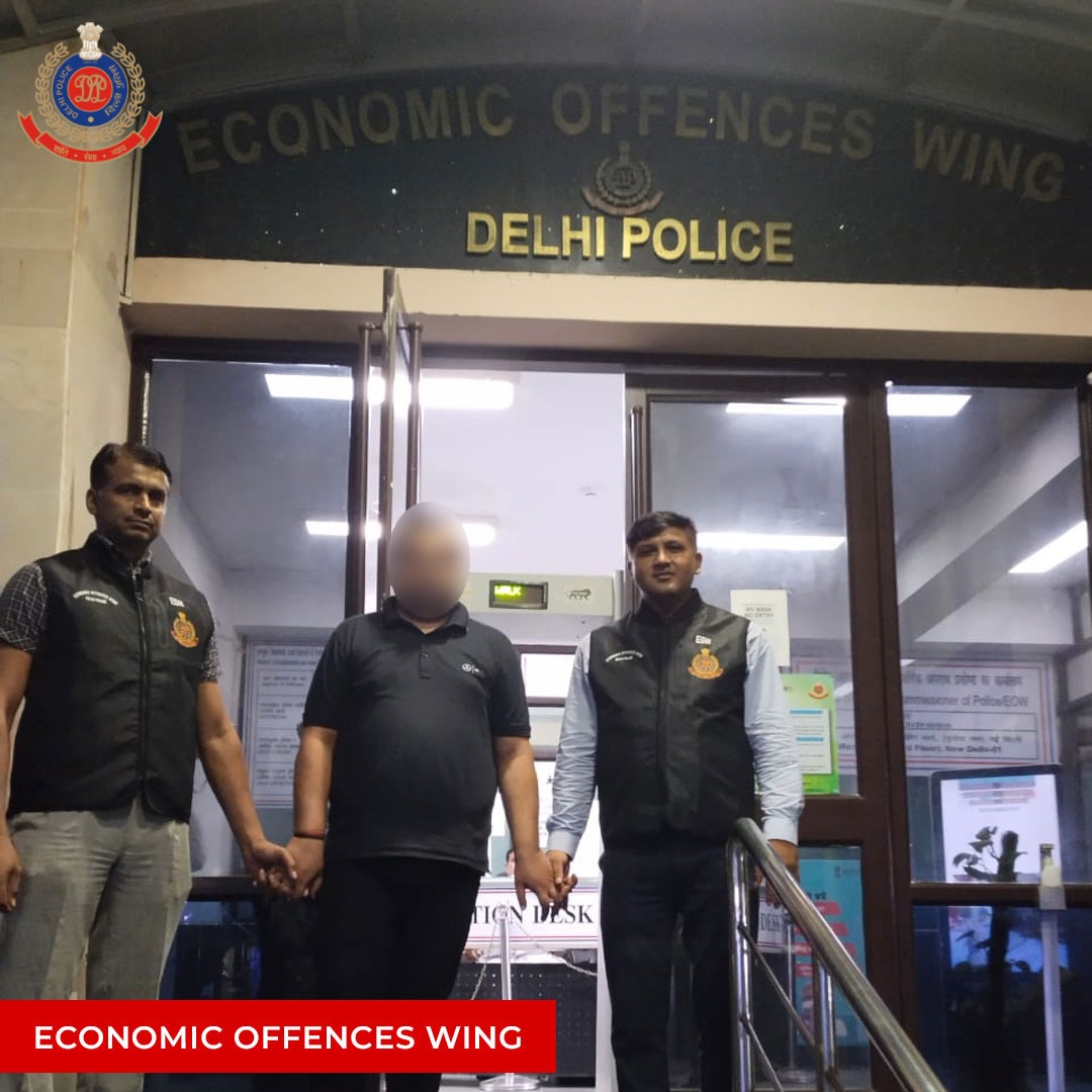 EOWDelhi's tweet photo. #EOW, Delhi Police arrested a person. The Accused is involved in duping senior citizens by inducing them to invest in commercial projects. The fraud is around ₹ 11 crores.

#DelhiPoliceUpdates https://t.co/0ja3dNzir5
