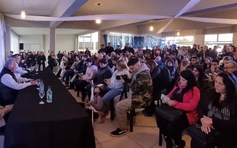 UTHGRAPrensaOk's tweet photo. COMUNICADO UTHGRA
Declaración del Calafate
Tras una jornada que convocó en la localidad del Calafate a los Secretarios Generales UTHGRA de las principales ciudades turísticas de todo el país y con la presencia del Secretariado Nacional, encabezado por Luis Barrionuevo, resuelven: https://t.co/KNIRERaJmj
