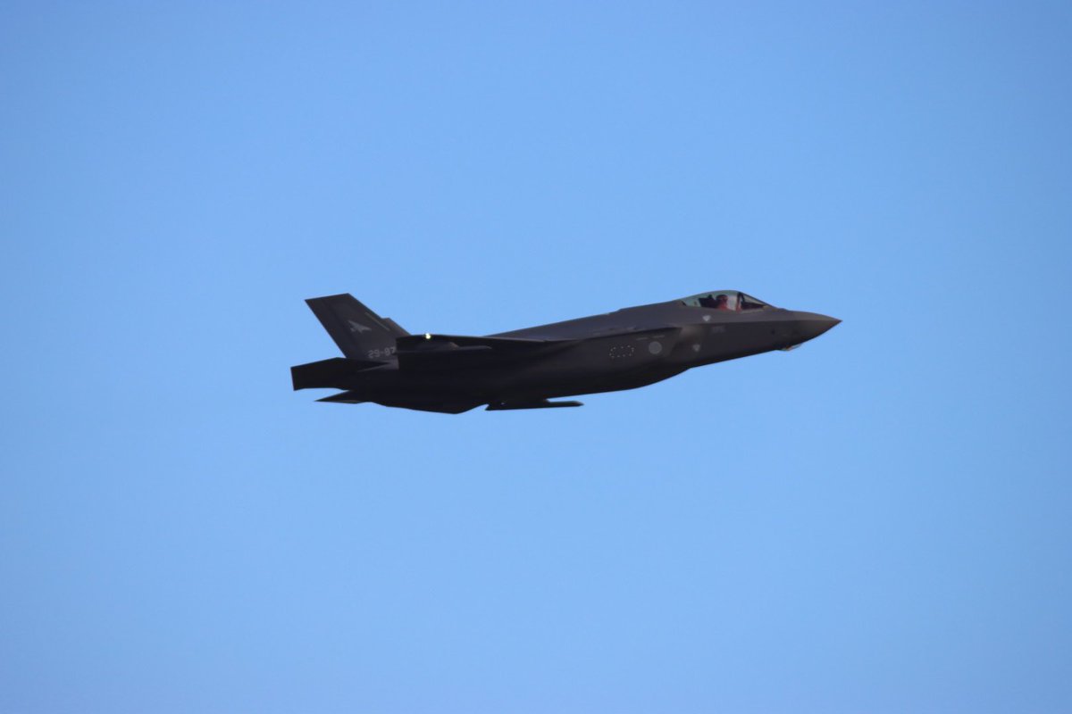 planef16's tweet photo. 今日の三沢基地②
戦闘機もたくさん飛びました〜
＃三沢基地 https://t.co/sTPp1kwYg8