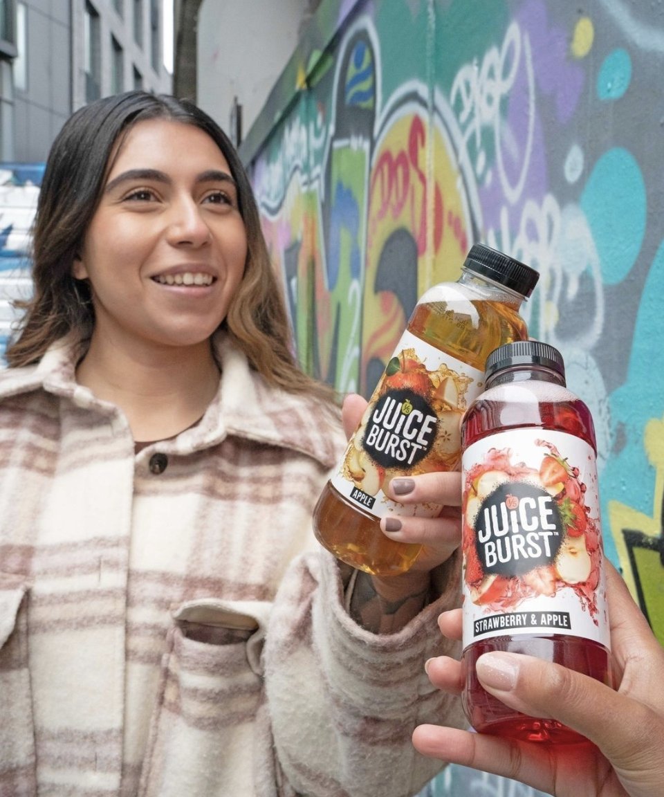 How do you like your Apple Juice with or without a twist? #JUICEBURST

Comment below either a 🍏 or 🍓