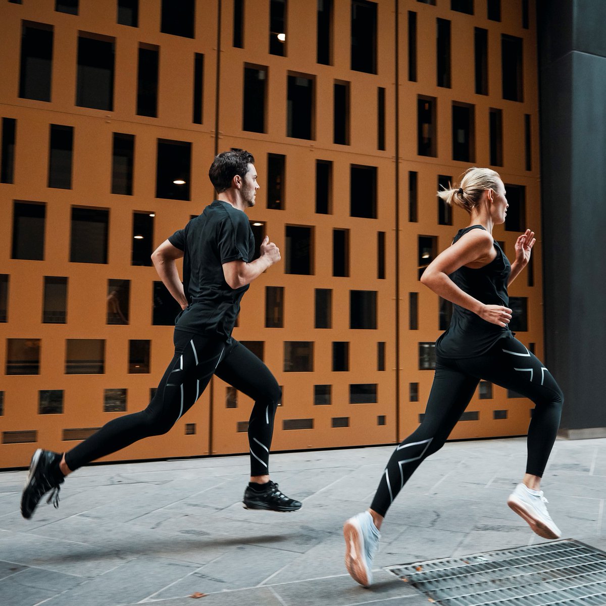 TotalsportsSA's tweet image. The perfect training partner at the gym, on the field, on the court or out pounding the pavement. 

Men's &amp;amp; Women's 2XU Core Compression tights from R899.95 in short, medium &amp;amp; long lengths in Totalsports stores &amp;amp; online: bit.ly/3C0hW6Z

#2XU #2XUCompression #TwoTimesYou