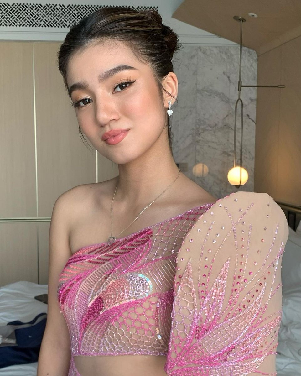 DonBelleOFC's tweet photo. @.rjdelacruz posted photos of Belle Mariano ❤️✨

IG | 🖇️: https://t.co/2wSfGspScK

BELLE MARIANO MAKES HISTORY

#BelleOutstandsAtSDA2022
#BelleMariano 
#SeoulOutstandingDramaAwards2022 https://t.co/xjl4AQUxnG