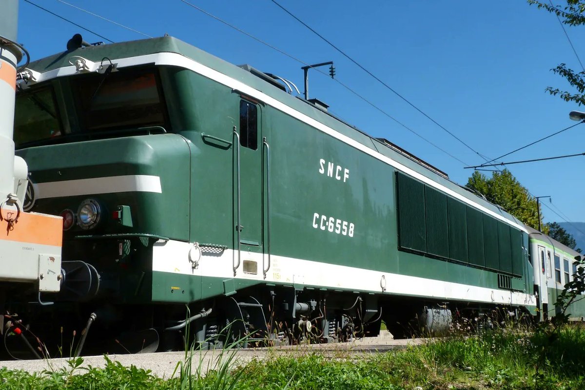 fantransport's tweet photo. Un dernier tour et puis s'en vont.
Deux belles dames de l'#APMFS pour un joli voyage dans le Nord-Isère pour la #BB25188 et la #CC6558, de Chambéry à Ambérieu, via Lyon (19/09/22).
#BB25150 #CC6500
#PatrimoineFerroviaire https://t.co/y4SOSbFIWt