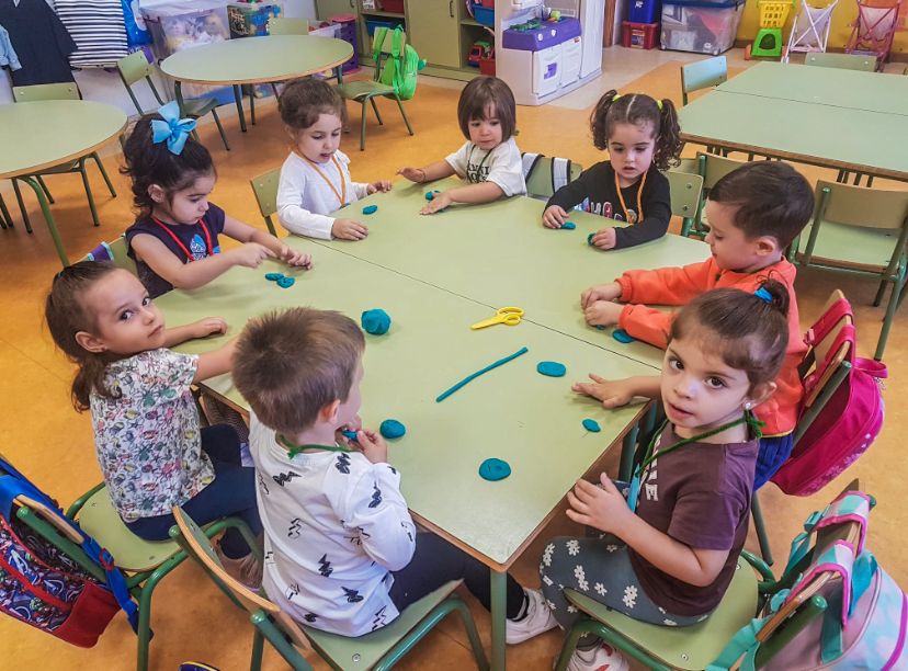 SJBpuertollano's tweet photo. Nuestros más peques del cole ya están listos para abrir nuevos caminos en esta nueva etapa para ellos, con mucha alegría e ilusión #AbrimosCaminos #SalesianosPuertollano @SalesianosSSM @SJBpuertollano https://t.co/NgWHfkmkBz