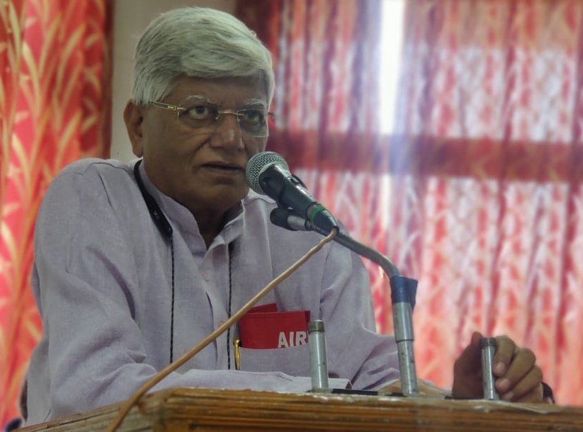 ShivaGopalMish1's tweet photo. भारतीय रेल की 5 उत्पादन इकाइयों को बचाने के लिए AIRF ने मैदान में उतरने का फैसला कर लिया है , इसके लिए देश भर में कल 23 सितंबर को राष्ट्रव्यापी धरना प्रदर्शन किया जाएगा ! फिर भी सरकार न मानी तो आंदोलन को और तेज किया जाएगा !
@RailMinIndia https://t.co/DOWn2VXAhH