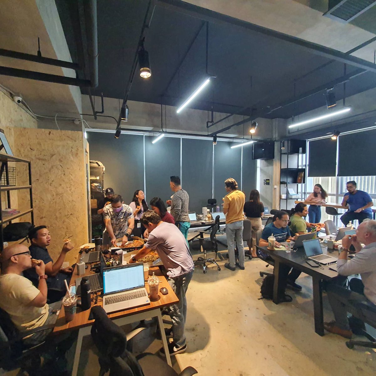 There are 2 things in life that are just a matter of fact..

👉 Fact 1 - Everybody loves Pizza🍕

👉 Fact 2 - Coffee and tea have a magic ability to make everything better ☕️

So what's the best way to celebrate at work?

Well, our Cebu team has the answer

Pizza and Starbucks!