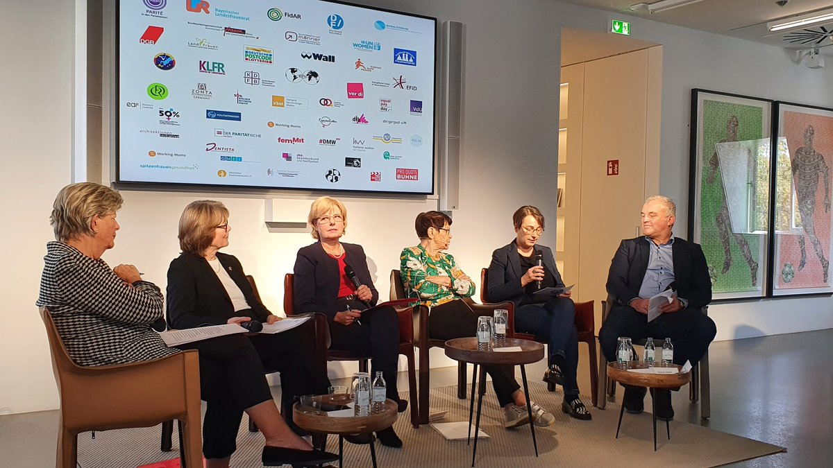 #paritätjetzt ist ein breites Bündnis für eine echte Reform! Parität JETZT!!! <a href="/BeatevonMiquel/">Beate von Miquel</a> Vorsitzende @Frauenrat jetzt in der Pressekonferenz: noch im Livestream youtube.com/watch?v=A4FIJz…