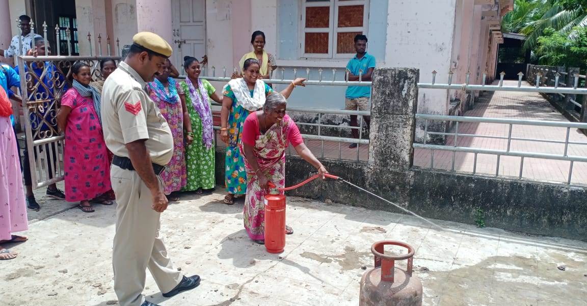 FireService_ANP's tweet photo. For awareness about the importance of fire safety, #FSHutbay &amp; #FSSwarajDweep trained the civilians &amp; hoteliers, respectively, about the operation of Fire Extinguishers &amp; issued Fire safety tips. 
23 civilians &amp; 22 hoteliers benefited.
@MediaRN_ANI @DGPANIslands 
 @Andaman_Admin https://t.co/WZ0Zhh0uUT