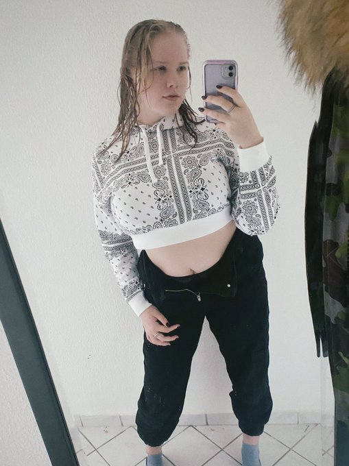 What would you like to do today? Let&rsquo;s enjoy ourselves!! I&rsquo;ll cook and you start Netflix https://t.c<a href="/tag/bbw"class="tags"><span>#bbw</span></a><a href="/tag/chubby"class="tags"><span>#chubby</span></a><a href="/tag/nsfw"class="tags"><span>#nsfw</span></a>