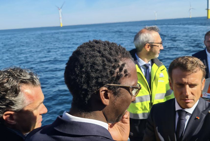 jmzulesi's tweet photo. Aux côtés du Président, traversée du premier parc éolien en mer. Étape cruciale vers nos objectifs de neutralité carbone. 🌊🇫🇷

#EnergiesRenouvelables #ParcEolien https://t.co/NsUoZYYMBU