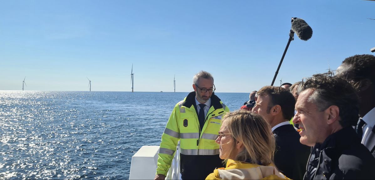 jmzulesi's tweet photo. Aux côtés du Président, traversée du premier parc éolien en mer. Étape cruciale vers nos objectifs de neutralité carbone. 🌊🇫🇷

#EnergiesRenouvelables #ParcEolien https://t.co/NsUoZYYMBU