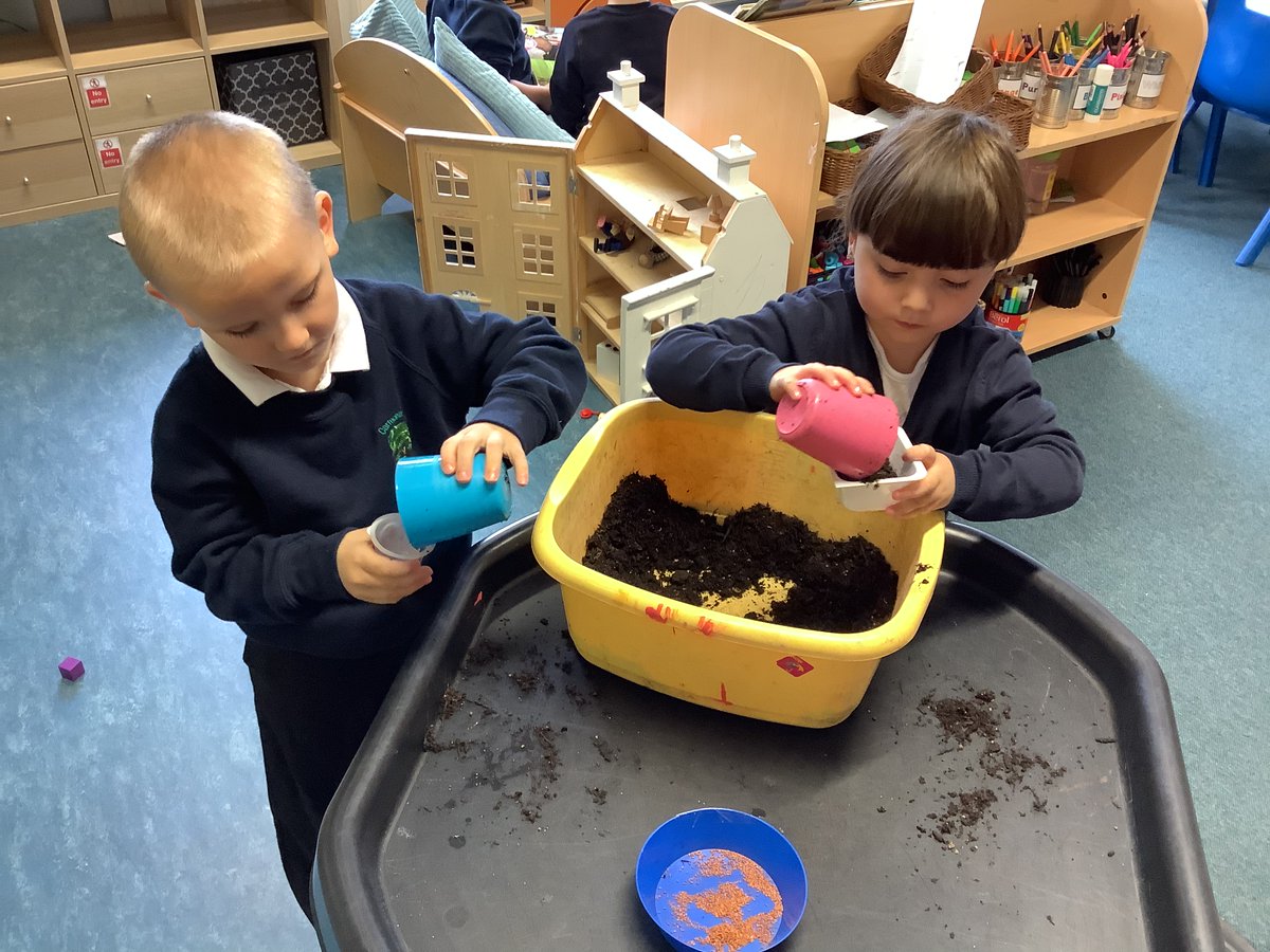 MrsMacaulayCPS's tweet photo. Primary 1 have been learning about what plants need to grow. Today we planted some cress seeds. We can't wait to watch them grow! 🌱 @carmondean_ps https://t.co/ObEuCmszYp