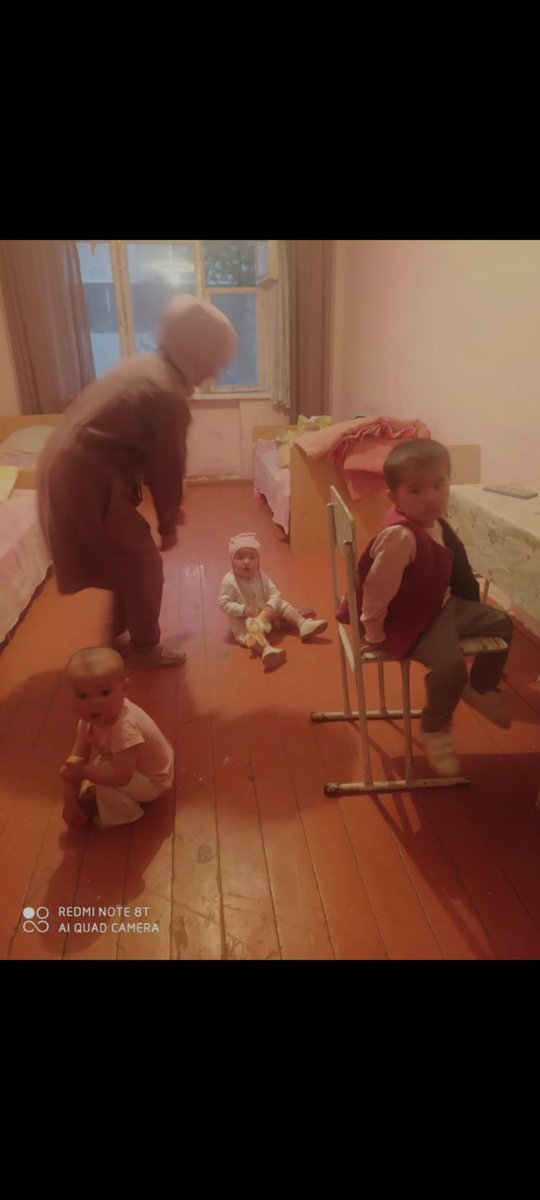 yelebes's tweet photo. В Кант привезли жителей Баткена, очень много детей до 17 лет, бабушек. Они абсолютно без ничего бежали в тоненьких рубашках во время обстрелов. Очень нужны мыломойка, детские вещи,теплые вещи, подгузники, паласы, ковры, одеяла, пледы.Еще в Ивановке 70 человек в таком же положении https://t.co/ykpx9coBeg