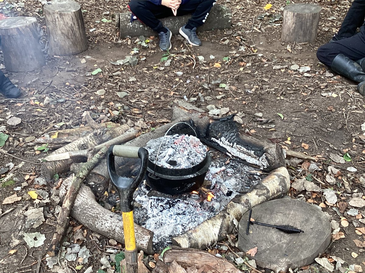 BartonCloughFS's tweet photo. Great day today started with baked apples hand picked from our Orchard! #homegrown #CAMPFIRE  @BartonCloughSSC @BartonClough @BrightFuturesET https://t.co/BjiYTi2bqp