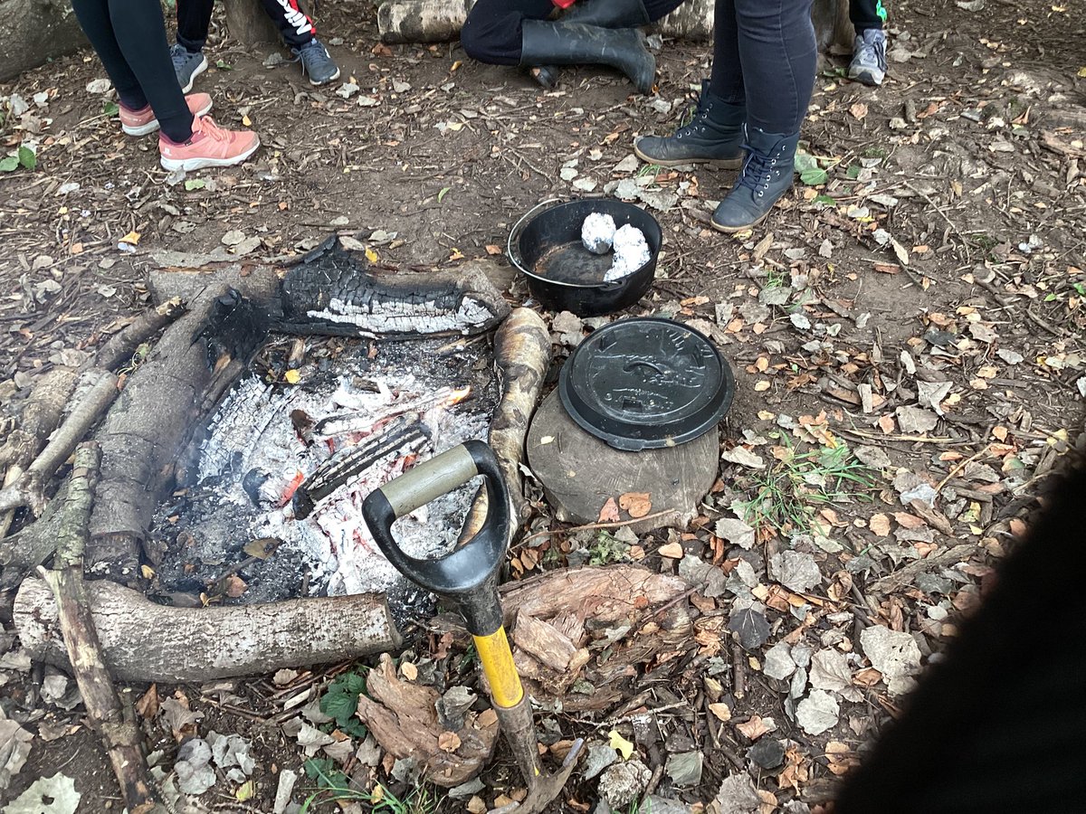 BartonCloughFS's tweet photo. Great day today started with baked apples hand picked from our Orchard! #homegrown #CAMPFIRE  @BartonCloughSSC @BartonClough @BrightFuturesET https://t.co/BjiYTi2bqp